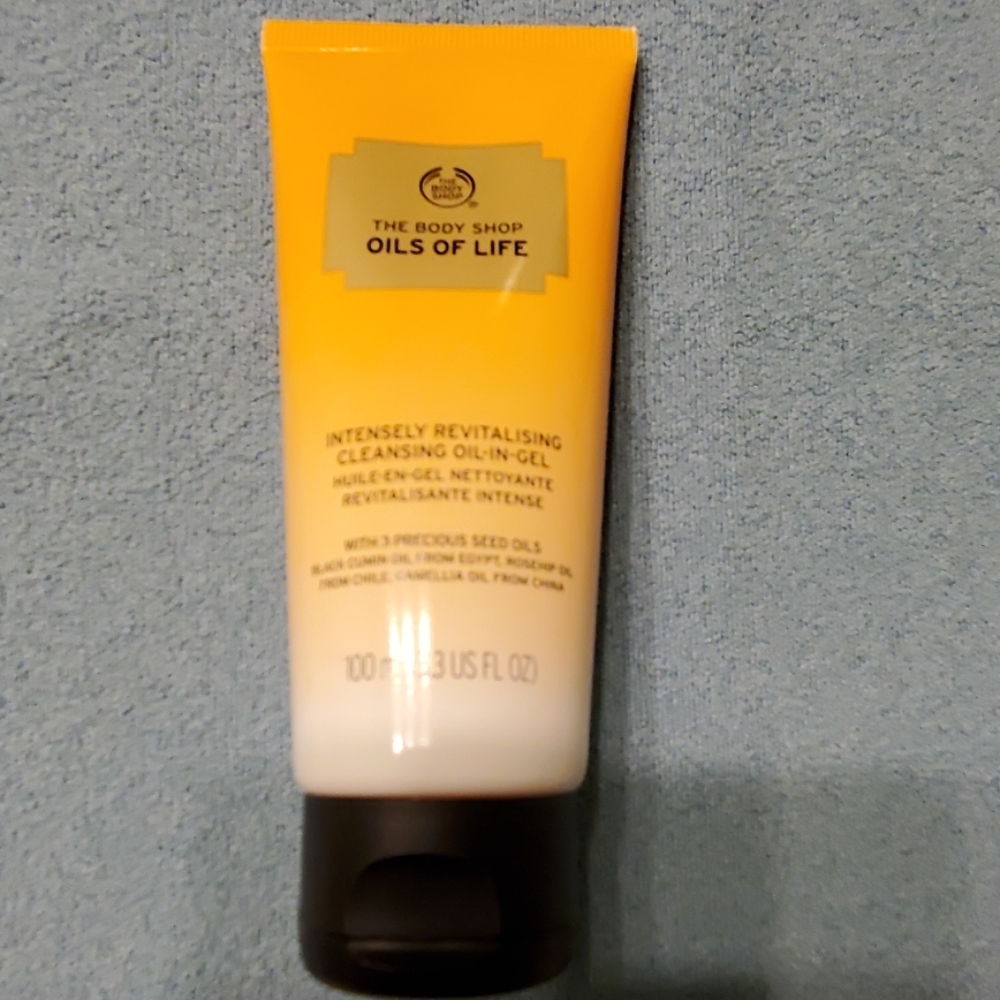 The Body Shop Oils of Life Cleansing Oil-In-Gel